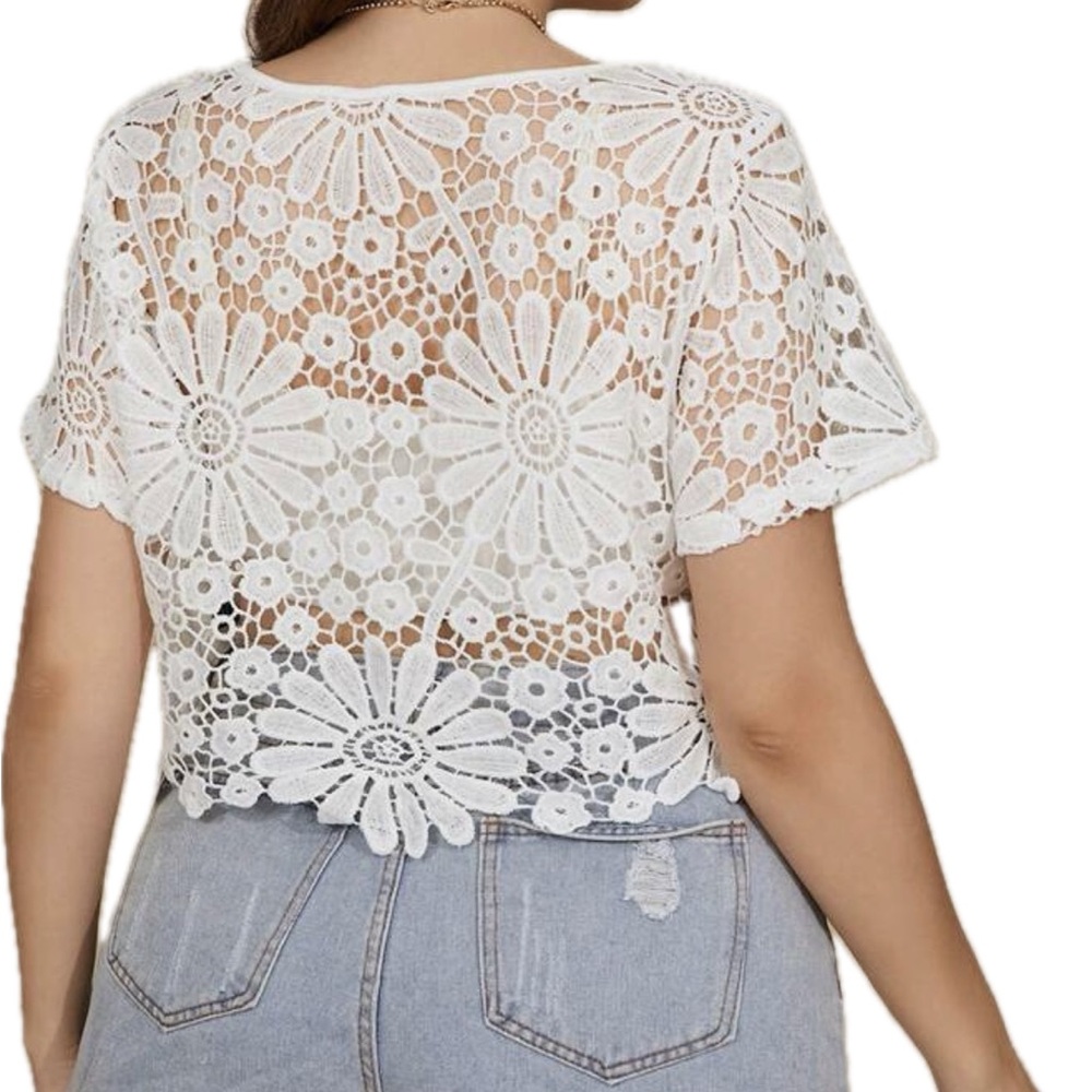 🕊️ PLUS Floral Lace Top🕊️ - Picture 3 of 8